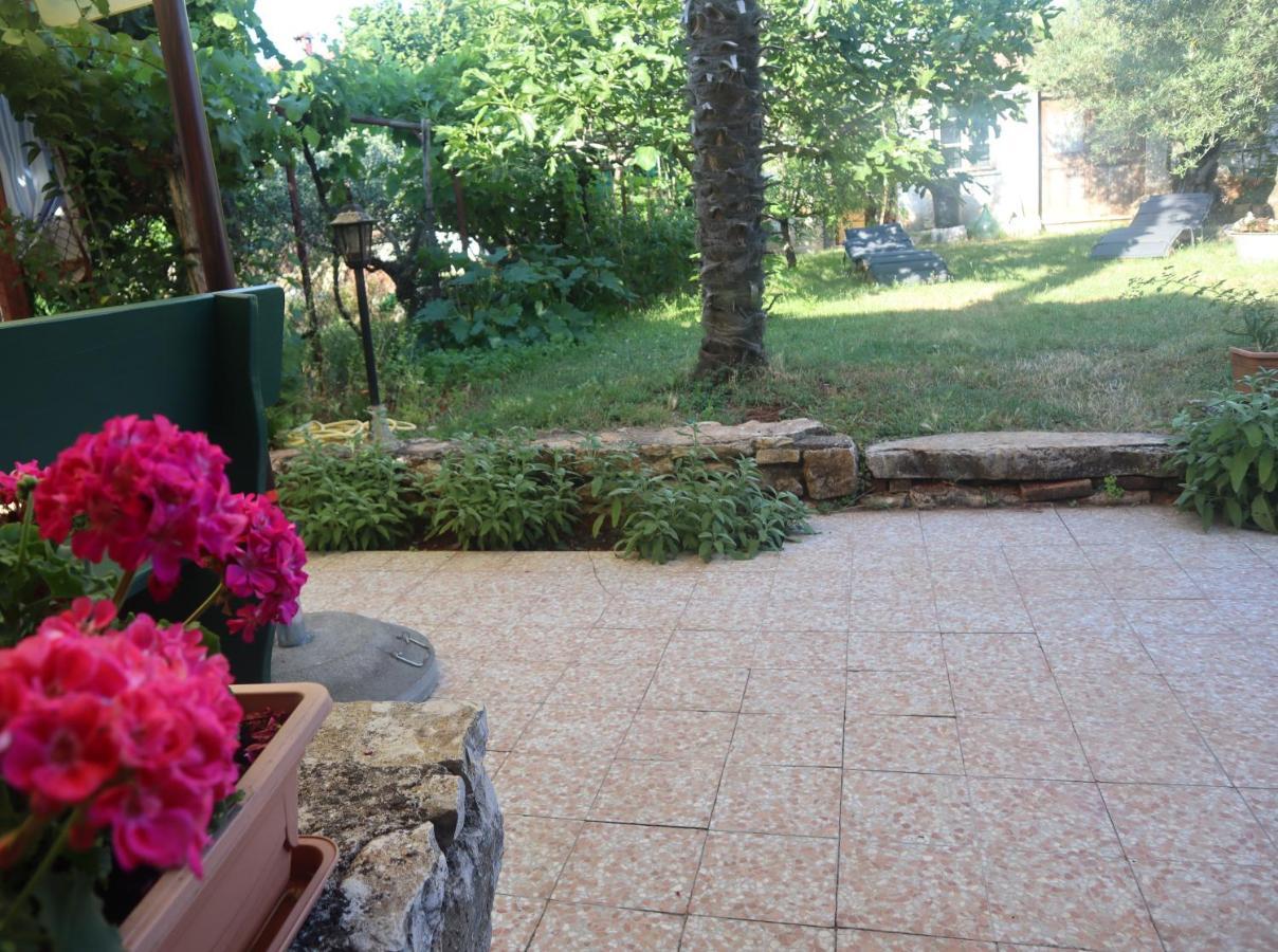Apartmani Jelena Porec Esterno foto